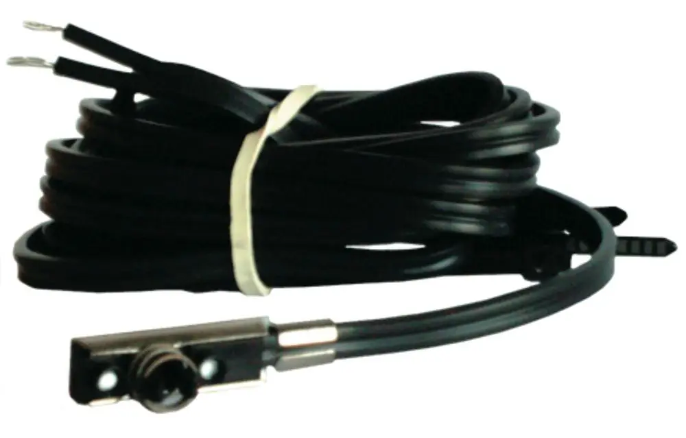 Schwarzes Kabel mit Stecker, geeignet für verschiedene Anwendungen. Das Produkt stammt von Danfoss und bietet eine praktische Lösung für Temperatursensoren.